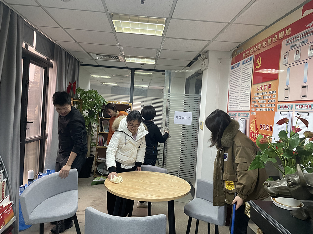 銅冠金源期貨有限公司黨支部開展義務勞動主題實踐活動 銅冠金源期貨有限公司黨支部開展義務勞動主題實踐活動