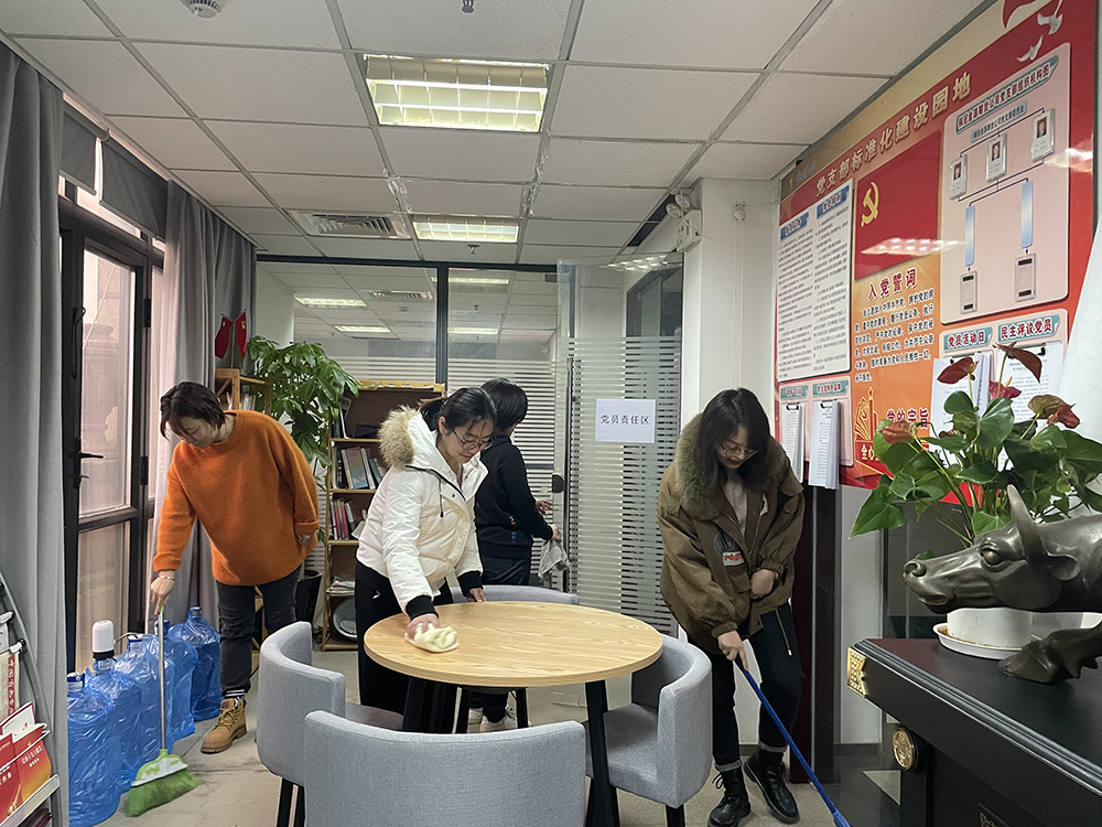 銅冠金源期貨有限公司黨支部開展義務勞動主題實踐活動 銅冠金源期貨有限公司黨支部開展義務勞動主題實踐活動