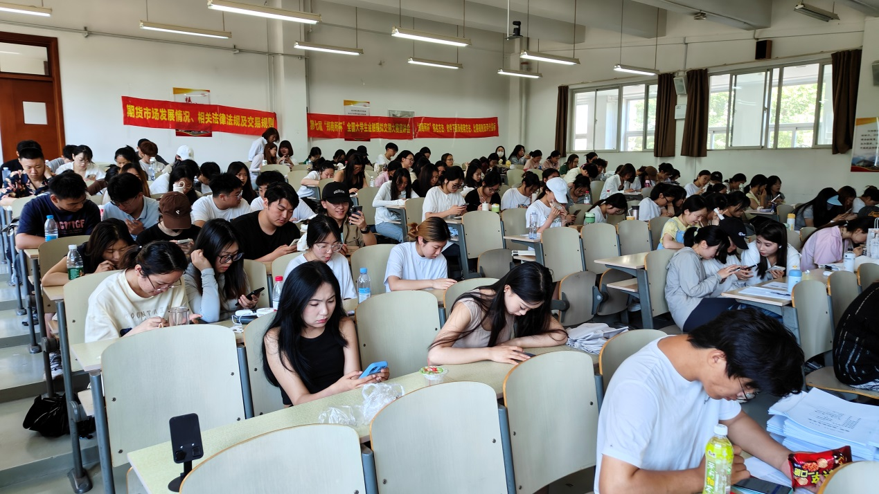“期貨知識進校園”暨第七屆“鄭商所杯”全國大學生金融模擬交易大賽宣講會新聞稿 “期貨知識進校園”暨第七屆“鄭商所杯”全國大學生金融模擬交易大賽宣講會新聞稿